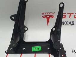 1Кронштейн крепления стойки В правый Tesla model X -H