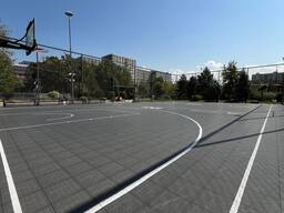Баскетбольная площадка - покрытие и стойки со щитами