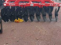 БДМ 2,4х2Н Борона дисковая навесная с планчатым катком