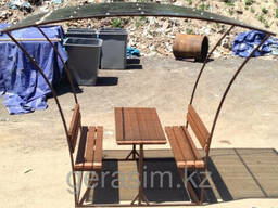 Беседка с двумя скамейками и столом