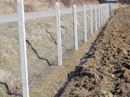 Бетонный столб ограждения