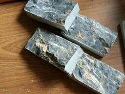 Цокольная плитка пиленно-колотая.