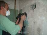 Демонтаж стены кафеля стяжки - фото 1
