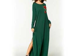 Длинное платье с розой на груди