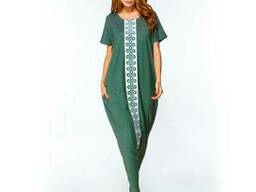 Длинное платье виридианового цвета с вертикальным узором