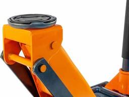 Домкрат подкатной 3 т. гаражный 133-485 мм Ombra OHT230