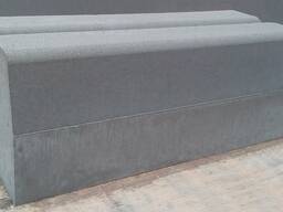 Дорожный бордюрный камень