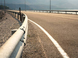 Дорожные отбойники для трасс и магистралей