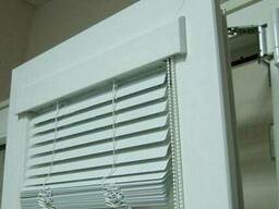 Горизонтальные жалюзи системы ВЕНУС на окна ПВХ