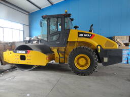 Каток XCMG XS183J