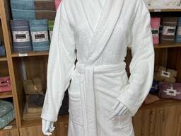 Классический велюровый халат с узорами