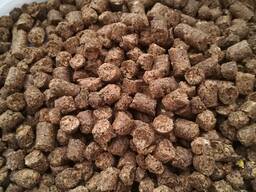 Кормосмесь, зерносмесь, мука.