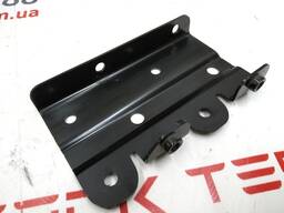 Кронштейн компрессора кондиционера верхний Tesla model S 1006079-00-D