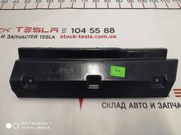 Кронштейн задний левый для ковровой дорожки RWD Tesla model S, model S REST 1009173-00-E