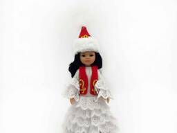 Барби в саукеле и камзоле. Алматинка превращает кукол в казахских невест