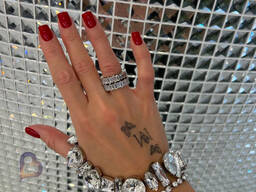 Маникюр и педикюр от профессионала