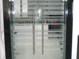 Межкомнатные двери из стекла