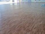 Монтаж спортивных ленолиума и резиновый покрытия. И футбольный поля - фото 3