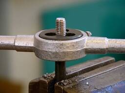 Нарезка резьбы Вид проката: труба; вал…, Спос. нарезки: сверлильный станок… в Караганде