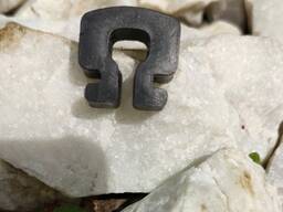 Пластиковые клипсы для крепления сетки к футбольным воротам