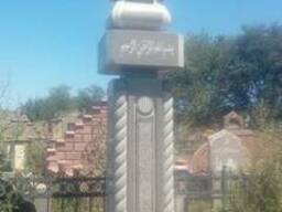 Постаменты, памятники