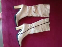 Продам демисезонные сапоги производство Турция