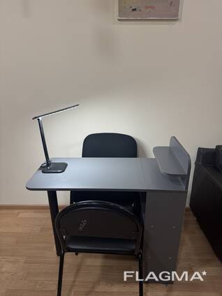 Сдам в аренду стол для маникюра