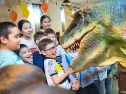 Шоу дрессированного динозавра