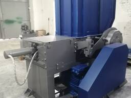 Шредер однороторный с прижимной пластиной