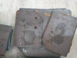 Стальная пластина с отверстиями