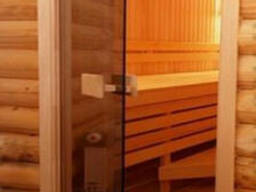 Стеклянная дверь для бани