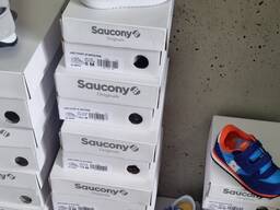 Сток известной детской спортивной обуви SAUCONY