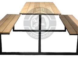 Стол с двумя скамейками без спинки