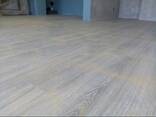Укладка ламината, установка плинтуса - фото 1