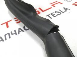 Спойлер пассивный с подсветкой в сборе с повреждением Tesla model X 1048429-01-C
