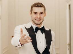 Ведущий Алматы Владимир Логинов