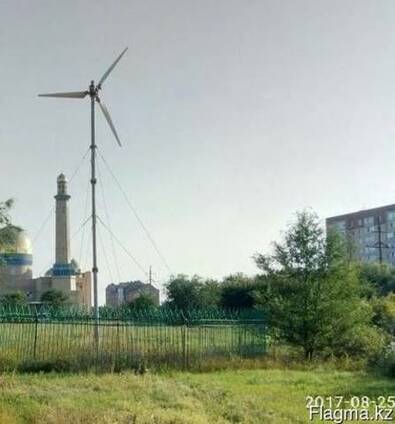 Ветрогенератор, солнечная батарея.