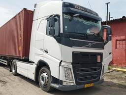 VOLVO FH 2018 г. с полуприцепом SCHMITZ