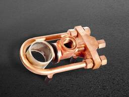 Захват предназначен для подсоединения гибкого рукава к угловому вентилю ж/д цистерн