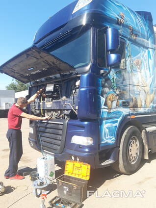 Кондиционер для грузового автомобиля. Техническое обслуживание грузовых автомобилей. Скания самосвал р400 объём заправки кондиционера. Система кондиционера камаз 5490. Заправка кондиционера грузового автомобиля.