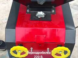 Зернодробилка 220 В. для измельчения зерновых и приготовления кормов