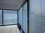 Жалюзи на балкон и лоджию высокого качества - фото 1